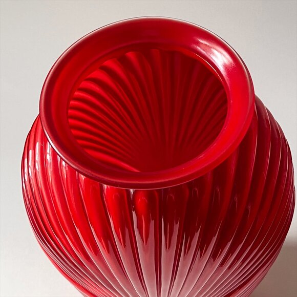 Vintage Anchor Hocking Red Glass Vase Art Deco Ribbed Draped Pleated 12.5” Tall - Picture 4 of 13
